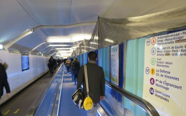 A Paris un « énorme bruit » crée un mouvement de panique à la station de métro Châtelet