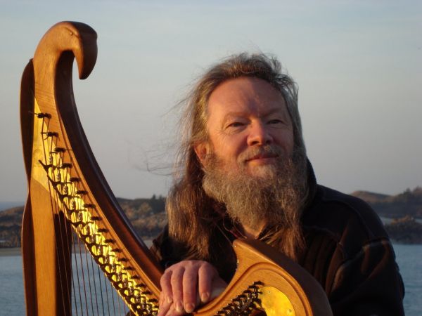 Myrdhin et sa harpe celtique
