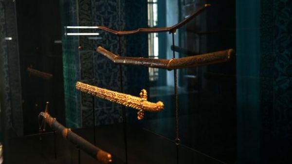 Exposition des Reliques sacrées de l'islam au palais de Topkapi | TRT  Français