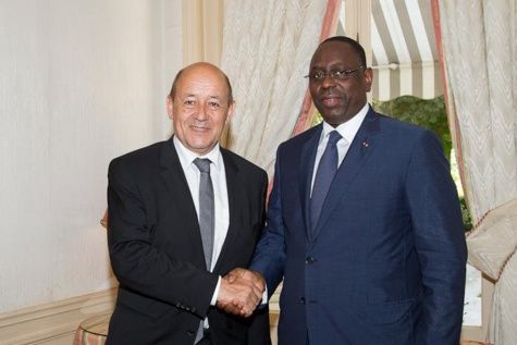 Coopération : Le ministre français de l'Europe et des affaires étrangères, Le Drian à Dakar le 15 juin 2017
