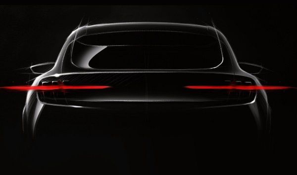 Ford Mustang SUV...le premier teaser du concept électrique!