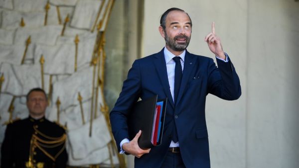 Remaniement : "L'impatience n'est pas dans ma nature", ironise Edouard Philippe