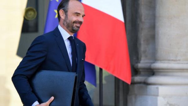 Les Français font plus confiance à Édouard Philippe qu'à Emmanuel Macron et ça ne "surprend pas" la sénatrice Fabienne Keller