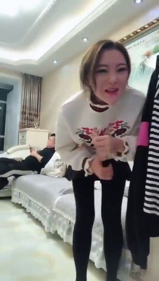 Prank : elle fait croire qu’elle se fait électrocuter et son mari la termine