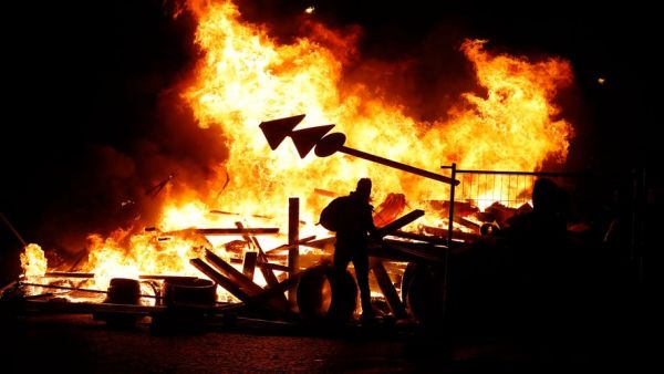 En images, retour sur les incidents sur les Champs-Elysées