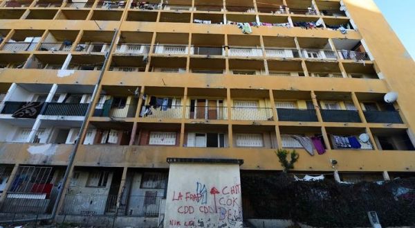 Évacuation en cours dans l'une des plus grandes copropriétés dégradées de Marseille