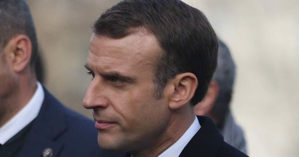 Macron a déjeuné avec des policiers intervenus samedi à Paris