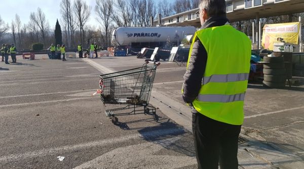 VIDEO. «Gilets jaunes» à La Barque: Après les «miettes» données par Macron, les manifestants «ne lâchent rien»