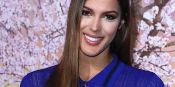 Instagram: Iris Mittenaere offre une rencontre avec elle et 10 000 euros !