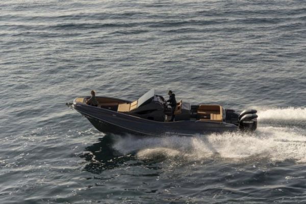 ZAR 95 SL, compromis entre coque rigide et semi-rigide