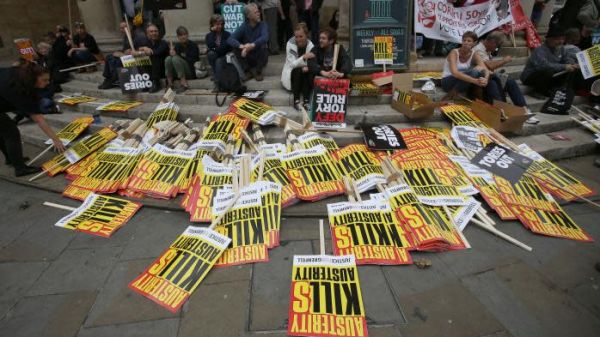 "Yellow vests" à Londres : une première manifestation avec "les mêmes revendications" que celles des "gilets jaunes"
