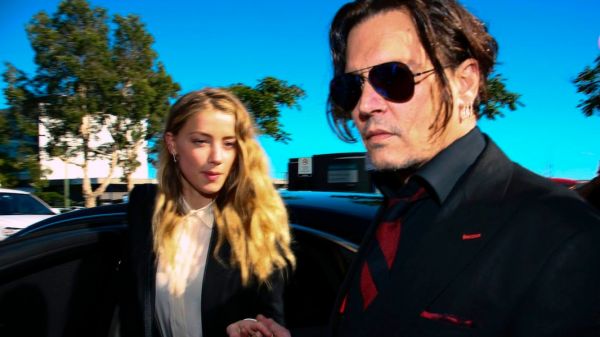 Johnny Depp poursuit Amber Heard pour diffamation et réclame 50 M$