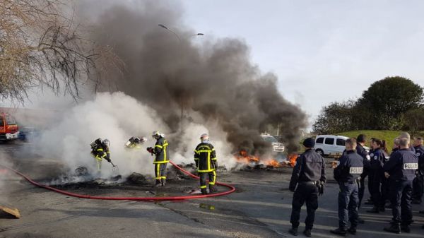 Pompiers à la prison du Craquelin de Châteauroux : les fumées font tousser les riverains