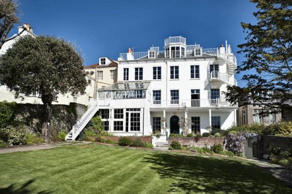 Guernesey : la fantasque maison Victor Hugo rouvre ses portes