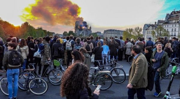VIDEO. Incendie à Notre-Dame de Paris: 18 millions de téléspectateurs devant l'effondrement de la flèche