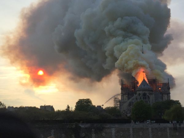 Incendie de la cathédrale Notre Dame de Paris : Deby partage l'émoi de la France et du monde entier