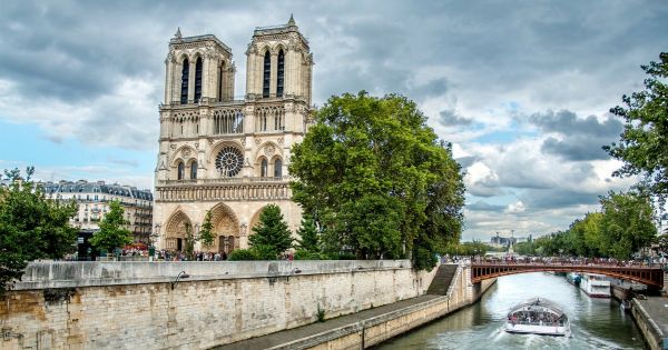 Notre-Dame de Paris: de l'émotion à la reconstruction d'un patrimoine mondial