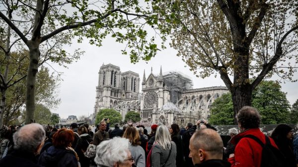 Incendie de Notre-Dame : formidable élan de solidarité et près d'un milliard d'euros promis