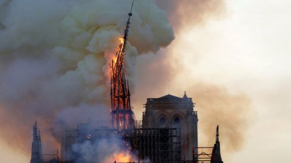 Concours d'architecture pour la reconstruction de Notre-Dame