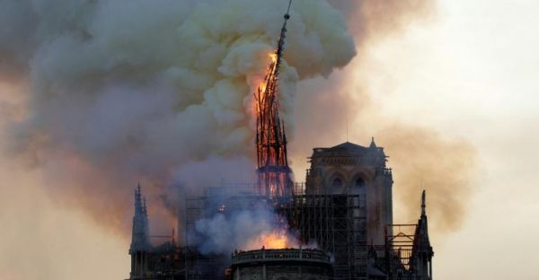 Le gouvernement lance un concours international d'architectes pour reconstruire la flèche de Notre-Dame