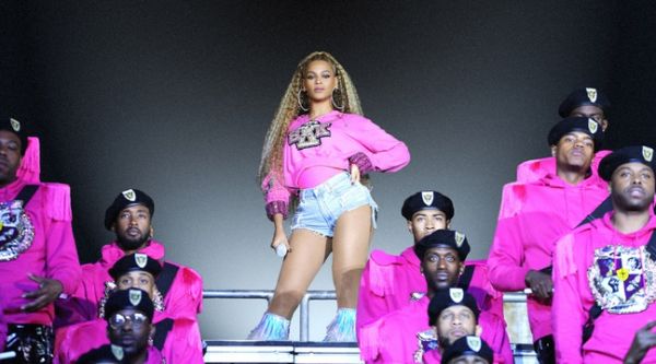 «Homecoming» de Beyoncé: Le show d'une artiste afro-féministe et engagée