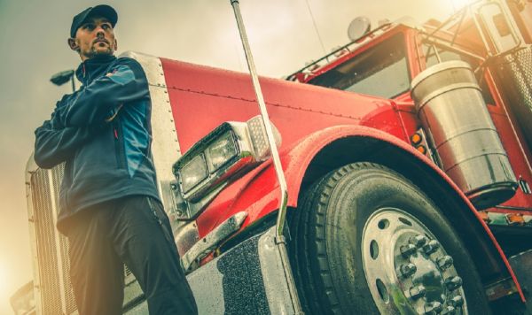 Un camionneur du Québec pète sa coche contre la police