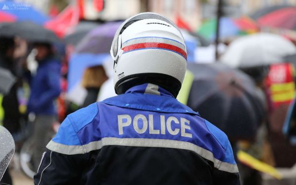 Pau : en pleine course-poursuite,  il fait descendre sa fille de 10 ans
