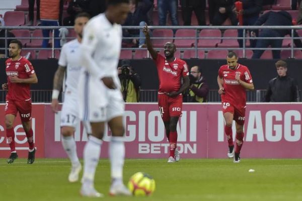 Foot - L1 - Dijon - Ligue 1 : Dijon bat Strasbourg sur le fil et reste au contact de Caen et Monaco