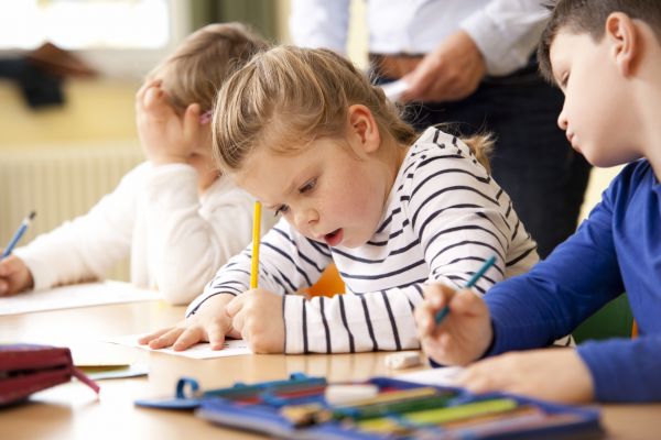 Le Sénat vote la suspension des allocations familiales pour les parents d'élèves absentéistes