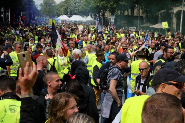 Gilets jaunes: mobilisation au plus bas depuis le début du mouvement