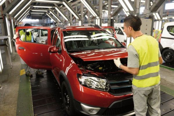 Projets d'extension de la SOMACA et  de création d'un Institut de formation aux métiers de l'automobile à Casablanca