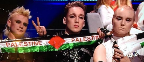 L'Islande interdit d'Eurovision l'année prochaine à cause de ses candidats qui ont brandit des drapeaux palestiniens samedi en direct ?