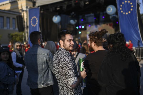 Le rapport ambivalent à l'Europe des jeunes Grecs frappés par la crise