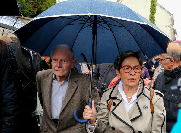 L'arrêt des traitements de Vincent Lambert a débuté, "une folie" pour ses parents