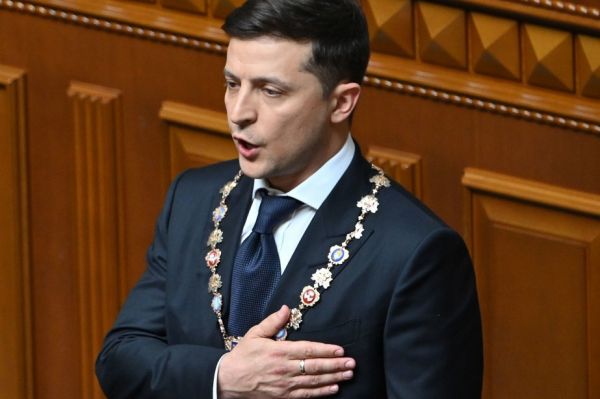 Investi président de l'Ukraine, Zelensky convoque des législatives anticipées