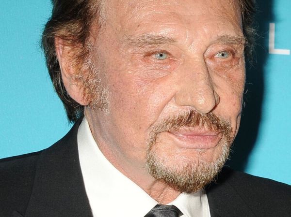 "Laeticia Hallyday, la vraie histoire" : cette chirurgie esthétique ratée qui a tant gâché la vie de Johnny
