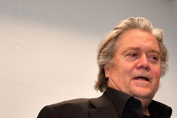 Européennes: Steve Bannon doit être décompté dans le temps de parole du RN (CSA)