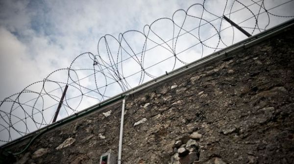 Guadeloupe : deux surveillants de prison agressés par un détenu