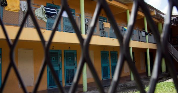En Guadeloupe, deux surveillants d'une prison poignardés par un détenu