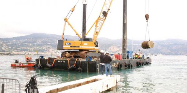 "Les enfants grimpaient dessus": Jugé dangereux, le ponton effondré de la célèbre Paloma en partie enlevé
