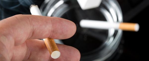 Singapour veut mettre les fumeurs dans des cabines
