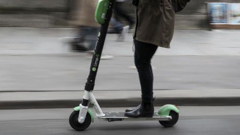 Trottinettes électriques : une mère et son bébé de sept semaines renversés à Paris