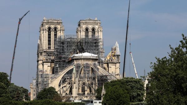 Notre-Dame: le Sénat adopte le projet de loi encadrant la...