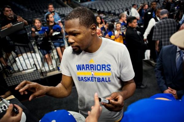 Basket - NBA - NBA : Kevin Durant voyage avec les Golden State Warriors à Toronto