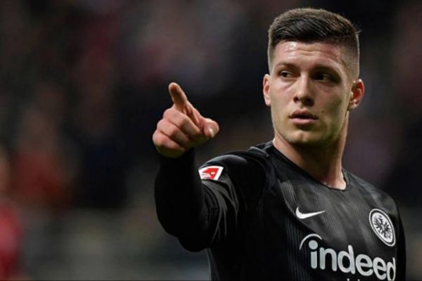 Foot - ESP - Real - Luka Jovic, lors de sa présentation au Real Madrid : « Benzema ? On peut être titulaires tous les deux »