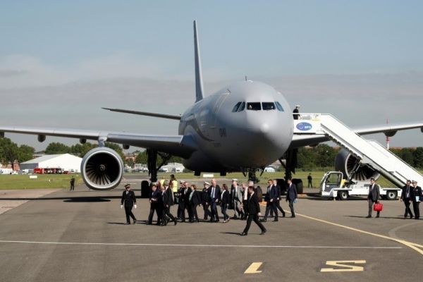 Aéronautique : Emmanuel Macron inaugure le 53e salon du Bourget