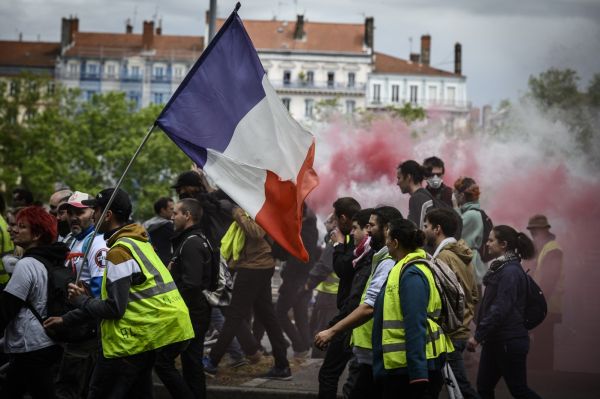 Après sept mois de "gilets jaunes", Castaner lance une réflexion sur le maintien de l'ordre