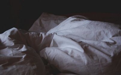 Dormir la télé allumée n'est vraiment pas une bonne idée