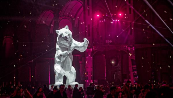 Art, com', stars : quelle est la recette de Richard Orlinski, cet artiste contemporain qui remplit l'Olympia ?