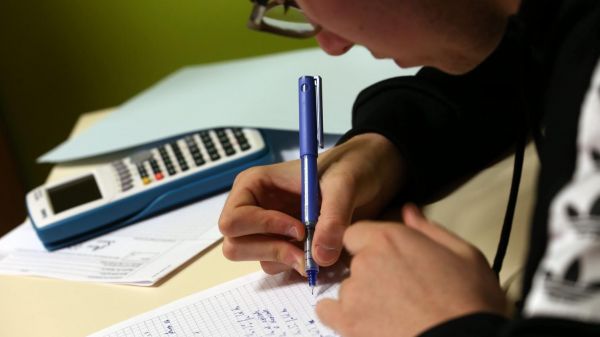 Grève de la surveillance du bac : l'intersyndicale appelle à reconduire la grève pour le deuxième jour de l'examen